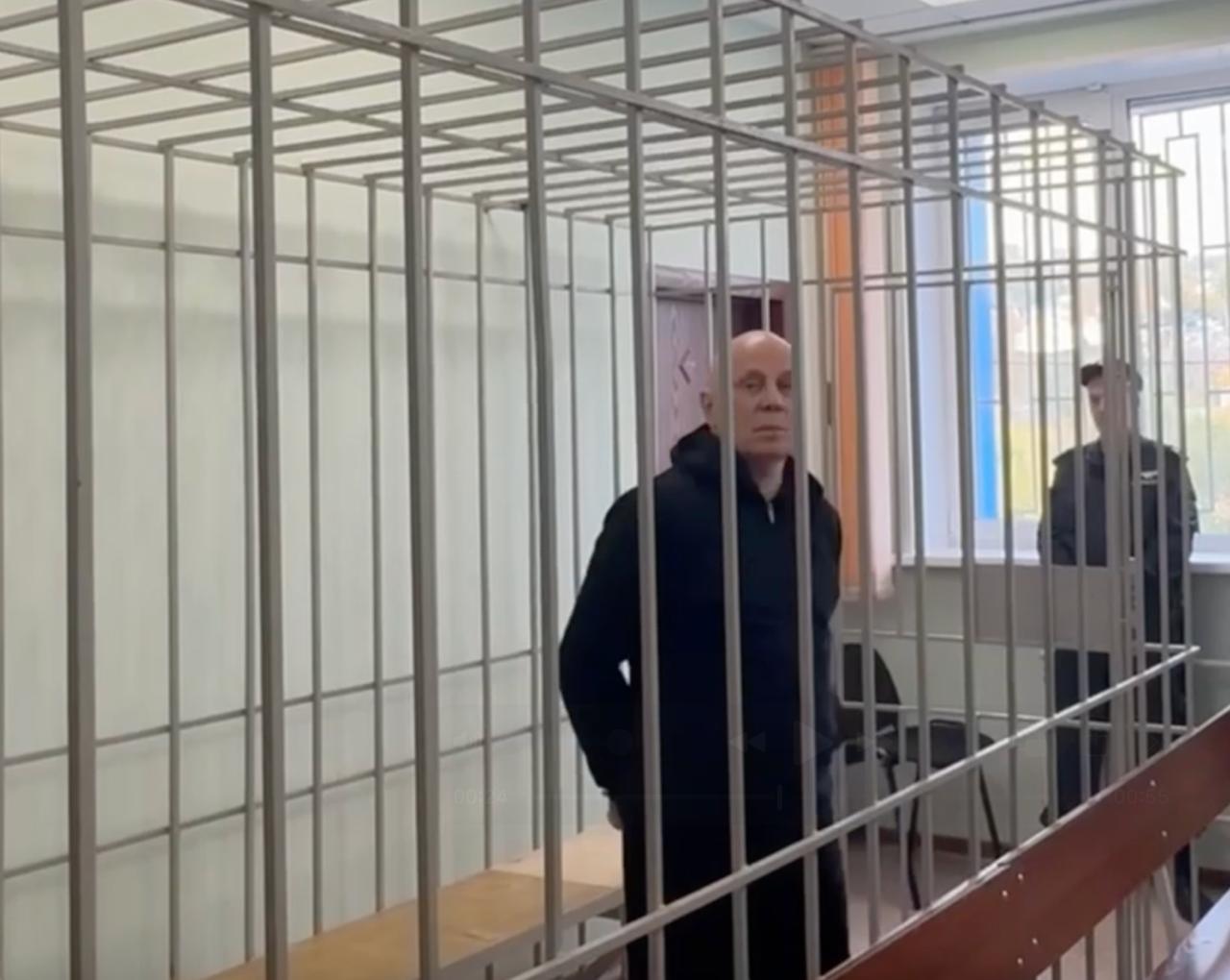 Бывшему гендиректору ФМБА Борису Баранкину дали 6 лет колонии Его осудили за растрату 15 миллионов рублей Суд приговорил экс директора к 6 годам в исправительной колонии общего режима и назначил штраф в 700 тысяч рублей Прокурор запрашивал экс главе ФМБА 7 лет колонии общего режима и штраф в 800 тысяч рублей Подробнее о деле тут prmira news