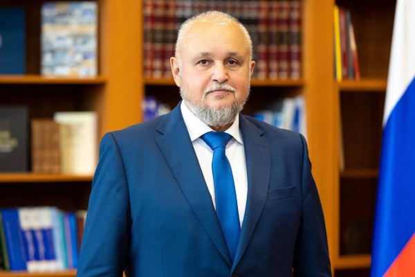 Министр энергетики России возглавил совет директоров Системного оператора www eprussia ru news base 2025 952261 htm Министр энергетики РФ Сергей Цивилев получил новое назначение он стал председателем совета директоров Системного оператора Соответствующее решение было подписано премьер министром Михаилом Мишустиным по ходатайству главы Минэнерго новости энергетики энергетика России Системный оператор Минэнерго энергетическая система