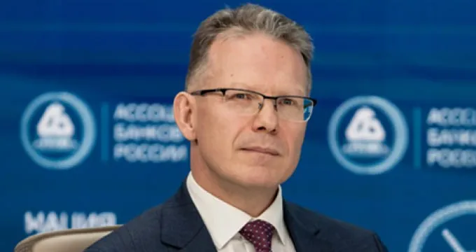 Секьюритизация стала реакцией на регуляторное давление Олег Иванов сопредседатель Комитета по инвестиционным банковским продуктам АБР рассказал о состоянии российского рынка секьюритизации а также о том Что стало толчком для распространения неипотечной секьюритизации в 2024 2025 годах Стоит ли ждать в 2026 году сделок по секьюритизации кредитных карт и автокредитов Кто основной инвестор рынка секьюритизации До 2030 года объем российского рынка секьюритизации может быть кратно увеличен при условии реализации стимулирующих регуляторных мер и устранения институциональных барьеров Рынку необходим новый импульс в форме целенаправленной политики Банка России по формированию нового сегмента облигационного рынка структурного финансирования ЧИТАТЬ БО аналитика Max Telegram
