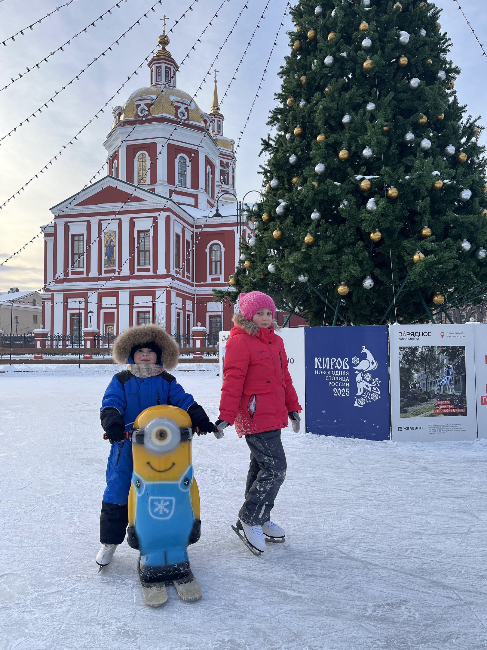 Общегородские катки в Кирове закрыли   На Спасской площади, в Гагаринском парке и на Павла Корчагина катки временно не работают. В других местах также не рекомендуется кататься, поскольку из-за плюсовых температур лед стал непригоден для зимних развлечений.