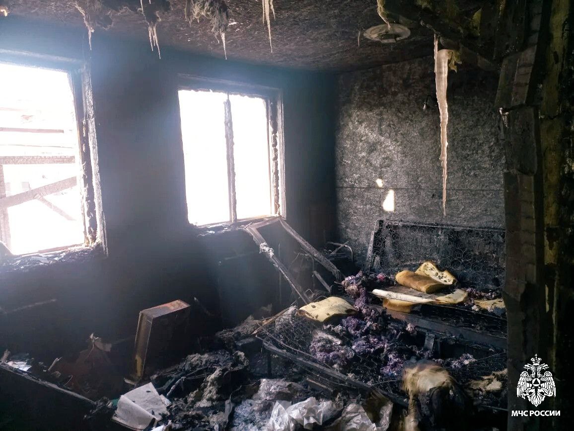 Когда свет превращается в пламя В Дальнереченске причиной возгорания послужил налобный фонарь оставленный без присмотра на зарядке Узнай подробнее тут mchs vdk Подписывайся на МЧС России в MAX ВК