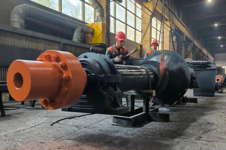 Барнаулэнергомаш запустит новое направление для обеспечения полного цикла контроля качества изделий Одно из ведущих российских предприятий по выпуску оборудования для промышленной энергетики при помощи программы льготного лизинга Корпорации МСП приобрело специализированное балансировочное оборудование на сумму 9 6 млн рублей Общая стоимость проекта составляет 11 млн рублей Его реализация позволит обеспечить рост производства на 20 Открытие нового производственного участка решает целый комплекс задач рассказал генеральный директор Барнаулэнергомаш Максим Бердинских Подробнее