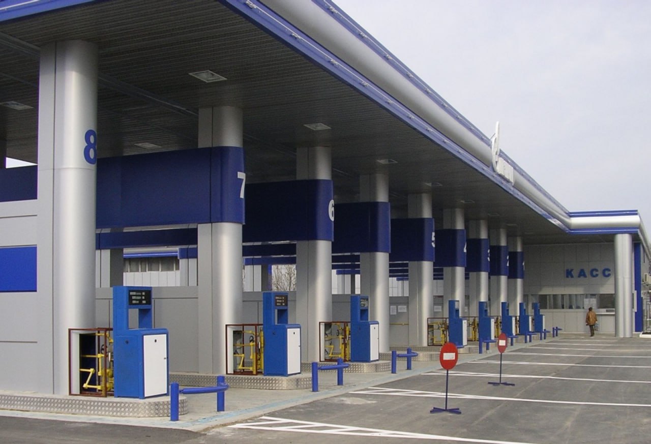 Из за понижения температуры воздуха в Узбекистане снова ввели временные ограничения на работу газовых заправок сообщается что меры носят временный характер и направлены исключительно на обеспечение стабильного снабжения населения в холодные дни по мере стабилизации ситуации ограничения будут сняты Минэнерго