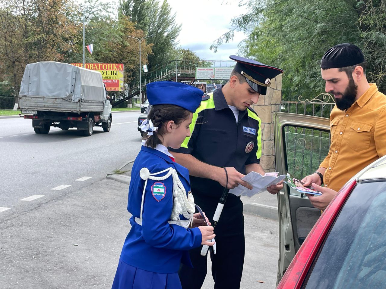 В Малгобекском районе  проведено профилактическое мероприятие "Сбавь скорость"    ‍ В целях снижения числа дорожно-транспортных происшествий, связанных с превышением скоростного режима , сотрудники Управления ГИБДД МВД по Республике Ингушетия, ОБ ДПС ГИБДД МВД по Республике Ингушетия,  ОГИБДД отд.МВД России "Малгобекский" и Юные инспектора движения ГБОУ СОШ√2 г.Малгобек провели  профилактическое мероприятие "Сбавь скорость».      Общаясь с автолюбителями, сотрудники полиции обратили внимание также на то,  что игнорирование использования ремней безопасности является распространенным нарушением, которое зачастую приводит к тяжким последствиям в результате дорожно-транспортных происшествий.      В ходе мероприятия дорожные полицейские  рассказали гражданам о состоянии аварийности и напомнили о таких грубых нарушениях, как выезд на полосу встречного движения и превышение скоростного режима.    Также дорожные полицейские напомнили, что при совершении маневра обгона водитель обязан убедиться в том, что полоса движения, на которую он собирается выехать, свободна на достаточном для обгона расстоянии и в процессе обгона он не создаст опасности для движения и помех другим участникам дорожного движения.