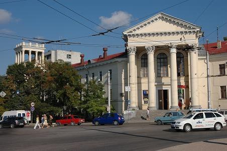 Вместо московской фирмы ремонтом урологического корпуса горбольницы№ 1 в Севастополе будет заниматься другой подрядчик — местная компания «Риф».   Они уже отремонтировали две детские  поликлиники в Гагаринском районе.  Установленный срок — до конца 2024 года. На капремонт выделено более 77 млн руб. Работы оплачиваются из бюджета Москвы.   Подслушано Севастополь