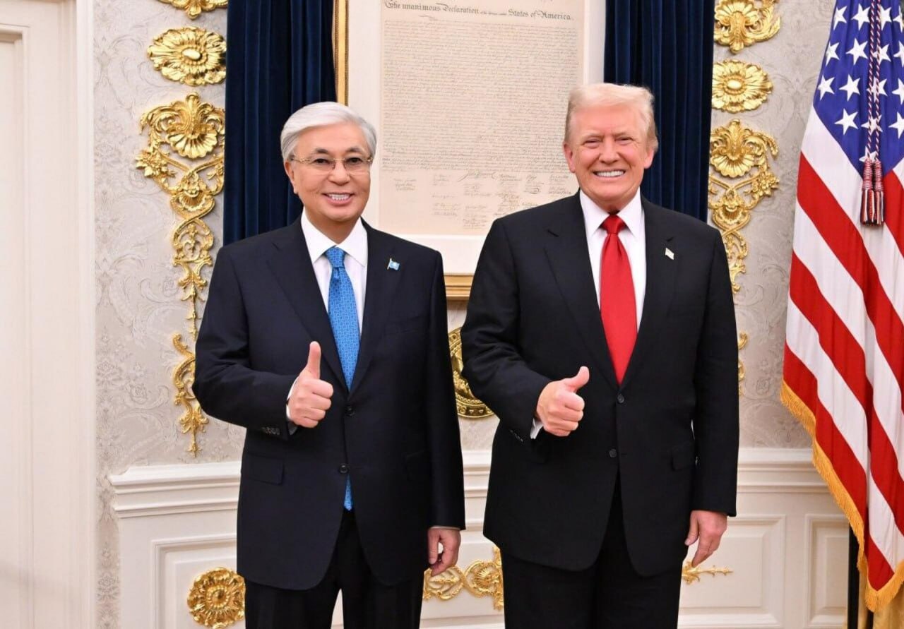 Трамп пригласил Токаева войти в состав Совета мира по сектору Газа Пресс секретарь президента республики сообщил что Токаева пригласили одним из первых а Казахстану предложили войти в круг государств учредителей Лидер РК принял приглашение направив письмо в адрес президента США с выражением искренней благодарности А у кого деньги на вступление будут просить БайБайден в МАХ