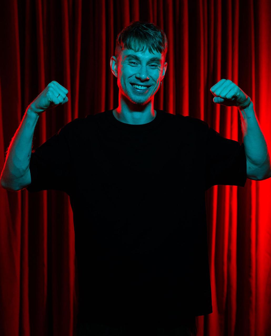 12 апреля в Казани выступит блогер музыкальный журналист создатель канала Брокен дэнс Николай Редькин Он прочтет лекцию Комедия и трагедия Паши Техника посвященную личности рэпера и участника группы Kunteynir а также его вкладу в хип хоп индустрию   inde io news nikolaj redkin prochtet v kazani lekcziyu o pashe tehnike