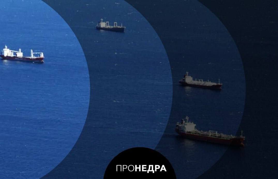 Проход судов через Ормузский пролив подорожал После ударов Израиля по Ирану ставки на перевозку нефти через Ормузский пролив выросли более чем вдвое, сообщает Financial Times. Фрахт VLCC в Китайском заливе подскочил с 19 998 до 47 600 долларов в сутки. Страховые премии для судов в этом районе увеличились до 60%: страхование судна стоимостью 100 млн долларов теперь обходится в 200 000 долларов. По данным Xclusiv Shipbrokers, страховка за баррель нефти на маршруте из Саудовской Аравии в Китай выросла с 0,25 до 0,80 доллара. Пронедра/Подписывайся