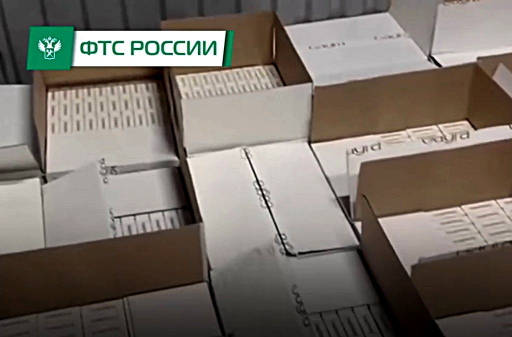 Контрабанду сигарет на 7 млн. рублей пресекли сочинские таможенники В пункте пропуска Адлер при таможенном досмотре автомобиля «Volkswagen Crafter» следовавшего из Абхазии, в грузовом отсеке было обнаружено 105 коробок, содержащих более 52 тысяч пачек сигарет. Табачная продукция перевозилась без российских акцизных марок и обязательной маркировки. Незаконный груз изъят. Возбуждено уголовное дело по ч.2 ст. 226.1 УК РФ контрабанда стратегически важных товаров в крупном размере .Мероприятия проводились совместно с УФСБ России по Краснодарскому краю. Стоимость конфискованного товара оценивается в 7 млн. рублей, сообщает ФТС России. Подписаться Поделиться