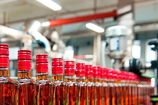 Венесуэла активно готовится к запуску экспорта своей алкогольной продукции в Россию. Об этом сообщила министр народной власти внешней торговли Венесуэлы Коромото Годой Кальдерон на сессии «Россия — Латинская Америка» в рамках ПМЭФ, пишет РИА Новости. «Мы работаем над началом поставок в Россию рома и венесуэльского кокуя традиционного алкогольного напитка. — прим. ред. », — отметила министр. Она также подчеркнула, что Венесуэла может предложить России не только привычные для Латинской Америки товары, такие как кофе, какао и авокадо, но и продукцию с добавленной стоимостью. Петербургский международный экономический форум проходит с 18 по 21 июня.