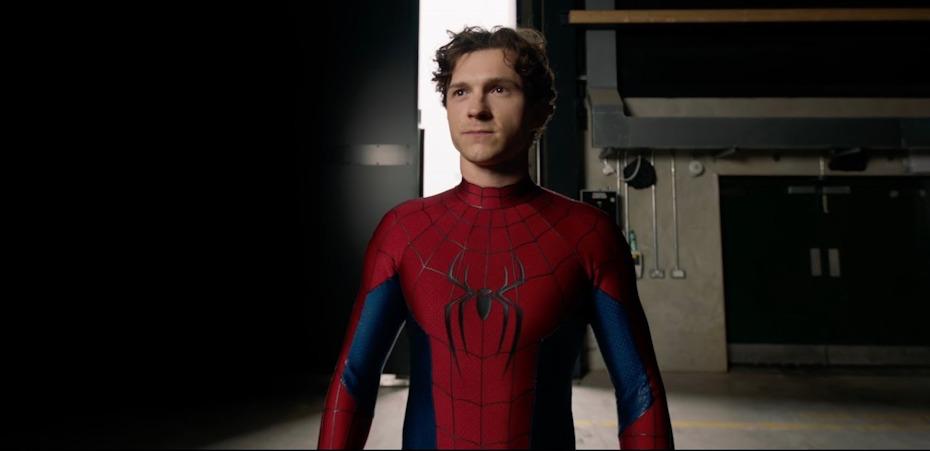 Мобильные операторы отчитались о близкой победе над телефонными мошенниками Они фиксируют снижение количества звонков от мошенников в своих сетях МТС заблокировал на 3 меньше таких входящих а Т мобайл на 21 меньше В декабре 2025 года среднее число звонков от разводил уменьшилось на 39 Провайдеры считают что перелом в динамике произошел во второй половине года с июля по декабрь фиксировалось устойчивое снижение фрода Они ожидают дальнейшего снижения в течение 2026 года Как пишет издание снижение мошеннической активности связано с изменениями в законодательстве ограничением на звонки в мессенджерах норма о второй руке подтверждения банковской операции доверенным лицом Представитель Т банка считает что звонки в мессенджерах были одним из самых конверсионных каналов коммуникации для мошенников Сейчас им становится сложнее и дороже дозваниваться до потенциальных жертв поэтому они звонят меньше но стремятся повысить эффективность атак говорит Билайн iguides