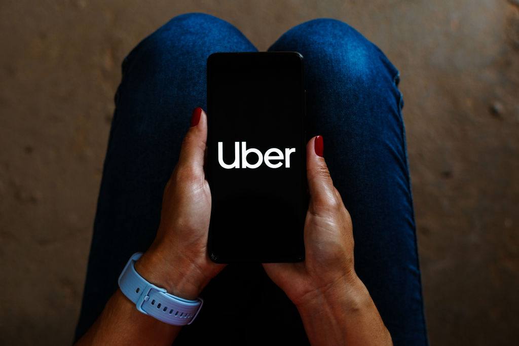 Uber — не только такси: во Франции создали сервис заказных убийств UberKills Он работает на основе Telegram, сообщает газета Le Monde. В мессенджере заказчик пишет менеджеру, а тот, в свою очередь, передает необходимые сведения и оружие исполнителю. Главное — здесь. Подписывайтесь!