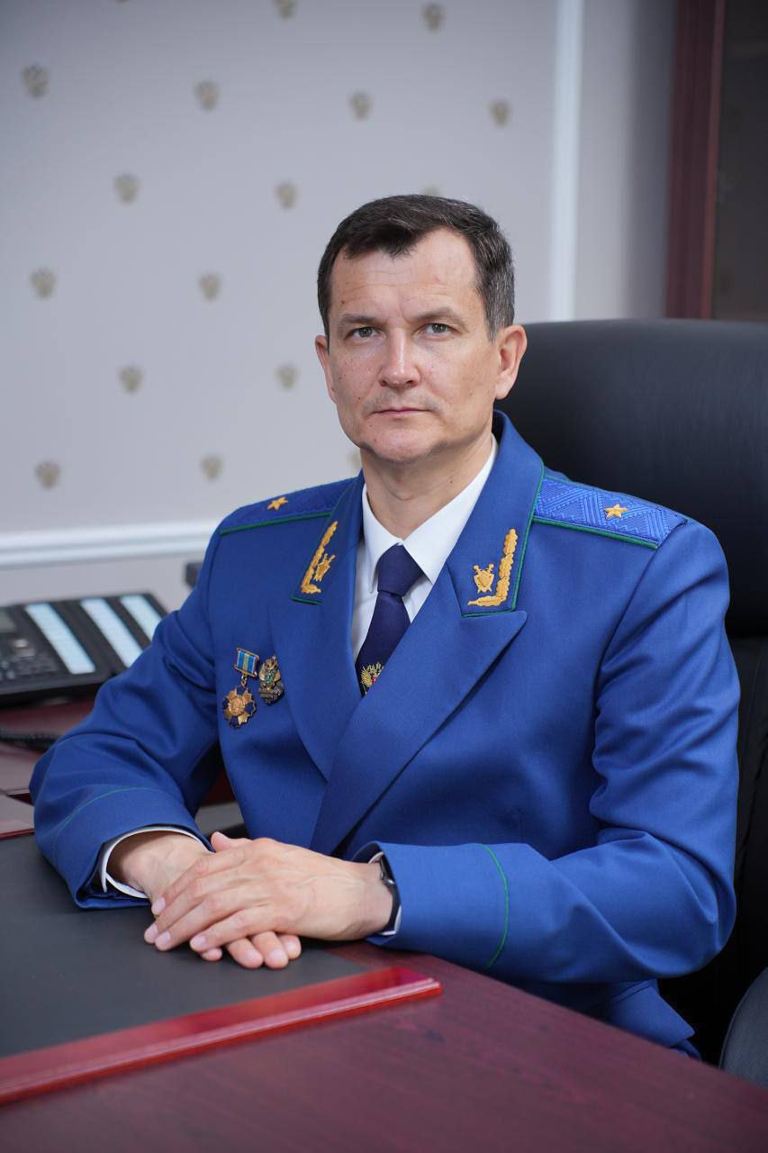 РИА56 49 летний Юрий Рываев из Бугуруслана назначен прокурором Кировской области Президент Владимир Путин назначил на должность прокурора Кировской области оренбуржца Юрия Рываева Юрий Рываев родился в Бугуруслане Окончил аграрный университет Карьеру в органах прокуратуры Рываев начал в 2002 году Был следователем прокурором Костромской области