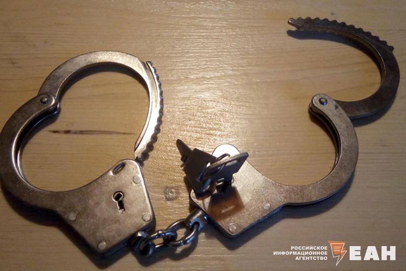 В Копейске арестовали мигранта склонявшего девочку к сексу Действия мужчины пресекли прохожие СК возбудил уголовное дело в отношении мигранта Обвиняемого заключили под стражу Глава СК Александр Бастрыкин потребовал доложить о ходе расследования дела и установленных обстоятельствах Подписаться на канал ЕАН Челябинск