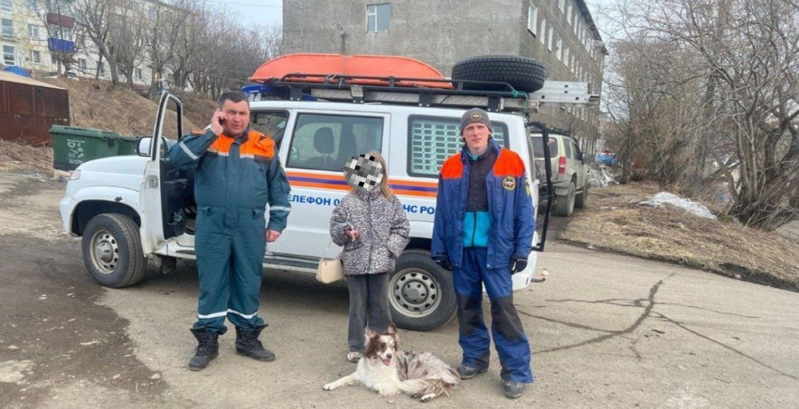 В Петропавловске-Камчатском спасатели нашли заблудившуюся в лесу девочку В Петропавловске-Камчатском 10-летняя девочка с другими детьми пошла гулять в лес. Дети ушли, а девочка заблудилась. Но догадалась вызвать спасателей. Нажмите для подробностей -