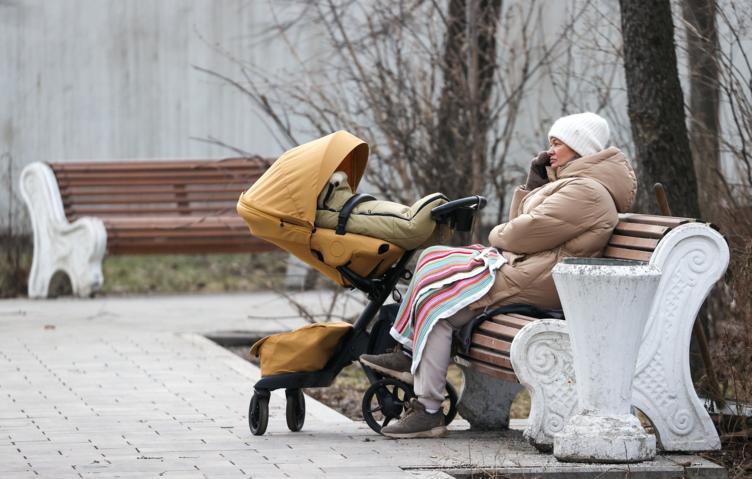 Женщин с детьми до трех лет начнут брать на работу без испытательного срока Правительство России поддержало законопроект согласно которому женщинам с детьми до трех лет не будут устанавливать испытательный срок при приеме на работу сообщает ТАСС Правительство РФ поддерживает законопроект при условии его доработки с учетом указанных замечаний отмечается в документе имеющимся в распоряжении агентства Подробнее ЗДЕСЬ КрыльяTV теперь в MAX Подписывайтесь чтобы не пропустить главное