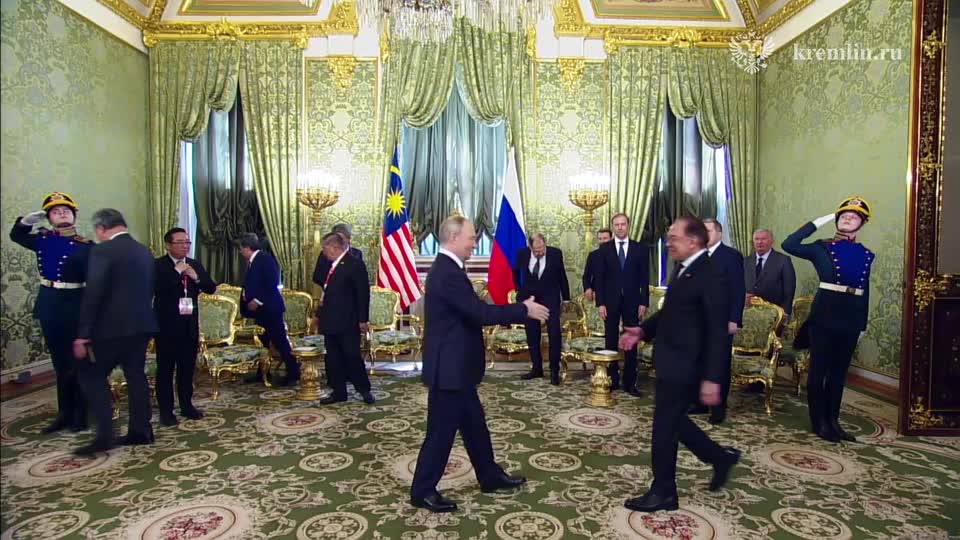 Путин провел переговоры с премьером Малайзии о сотрудничестве