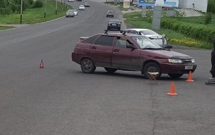 В Прокопьевске будут судить водителя сбившего велосипедистку 31 летнего местного жителя обвиняют в нарушении правил дорожного движения повлекшем тяжкий вред здоровью ч 1 ст 264 УК РФ Авария произошла в мае на проспекте Шахтёров Водитель ВАЗ 2112 поворачивал налево и не уступил дорогу 65 летней женщине ехавшей на велосипеде по краю проезжей части Произошло столкновение Велосипедистка получила тяжёлые травмы Экспертиза подтвердила что причинён серьёзный вред здоровью Материалы переданы в суд Виновному грозит до 2 лет лишения свободы dtp 42kuzbass