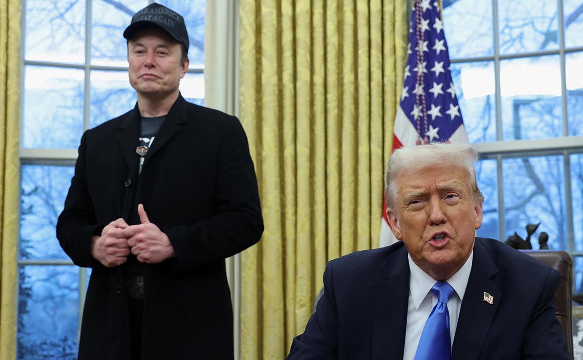 Трамп надеется, что Маск не принимал наркотики в Белом доме  Ранее газета The New York Times сообщила со ссылкой на источники, что Маск употреблял наркотические вещества во время предвыборной кампании Трампа.  "Послушайте, я желаю ему [Маску] добра. Как вы понимаете, у нас были хорошие отношения. И я просто желаю ему добра", - сказал президент США.