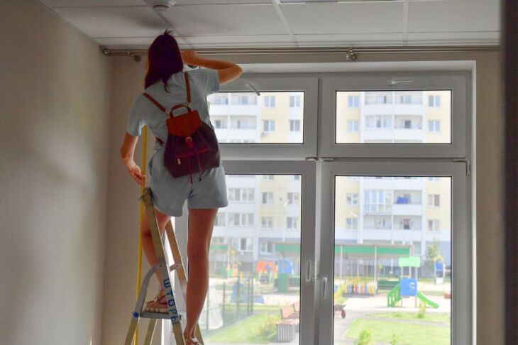 1 млн 189 тыс. кв. м жилья ввели в Тюменской области с января по июнь 2025 года При этом наибольшая доля – 65,5 % от всего объема - составило ИЖС. Доля возведения частных домов превышает общий объем сданного жилья и в северных округах. Так из построенных 234 тыс. кв. м домов в Югре 73,2 % - частные. На Ямале застройщики ввели за полгода 113,5 тыс. к м жилья, 50,1 % из которого – ИЖС.