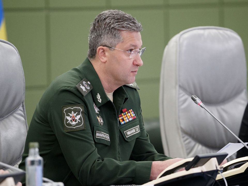 Суд огласит приговор бывшему замминистра обороны Иванову 1 июля ⁠ Московский городской суд 30 июня огласит приговор по первому уголовному делу в отношении бывшего заместителя министра обороны Тимура Иванова и его бывшего подчиненного Антона Филатова, обвиняемых в растрате при покупке паромов для Керченской переправы и выводе более 3,9 млрд рублей из банка «Интеркоммерц». Об этом сообщает пресс-служба суда.  «Мосгорсуд огласит приговор по делу Иванова и Филатова в 15:00 мск», — уточнили в пресс-службе. Информацию передает ТАСС. Ранее на судебных слушаниях прокурор попросил приговорить Иванова к 14,5 года лишения свободы, а Филатова — к 14 годам колонии по совокупности предъявленных обвинений. Кроме того, государственное обвинение настаивает на конфискации всей недвижимости и активов подсудимых. ...  Подробнее>>>