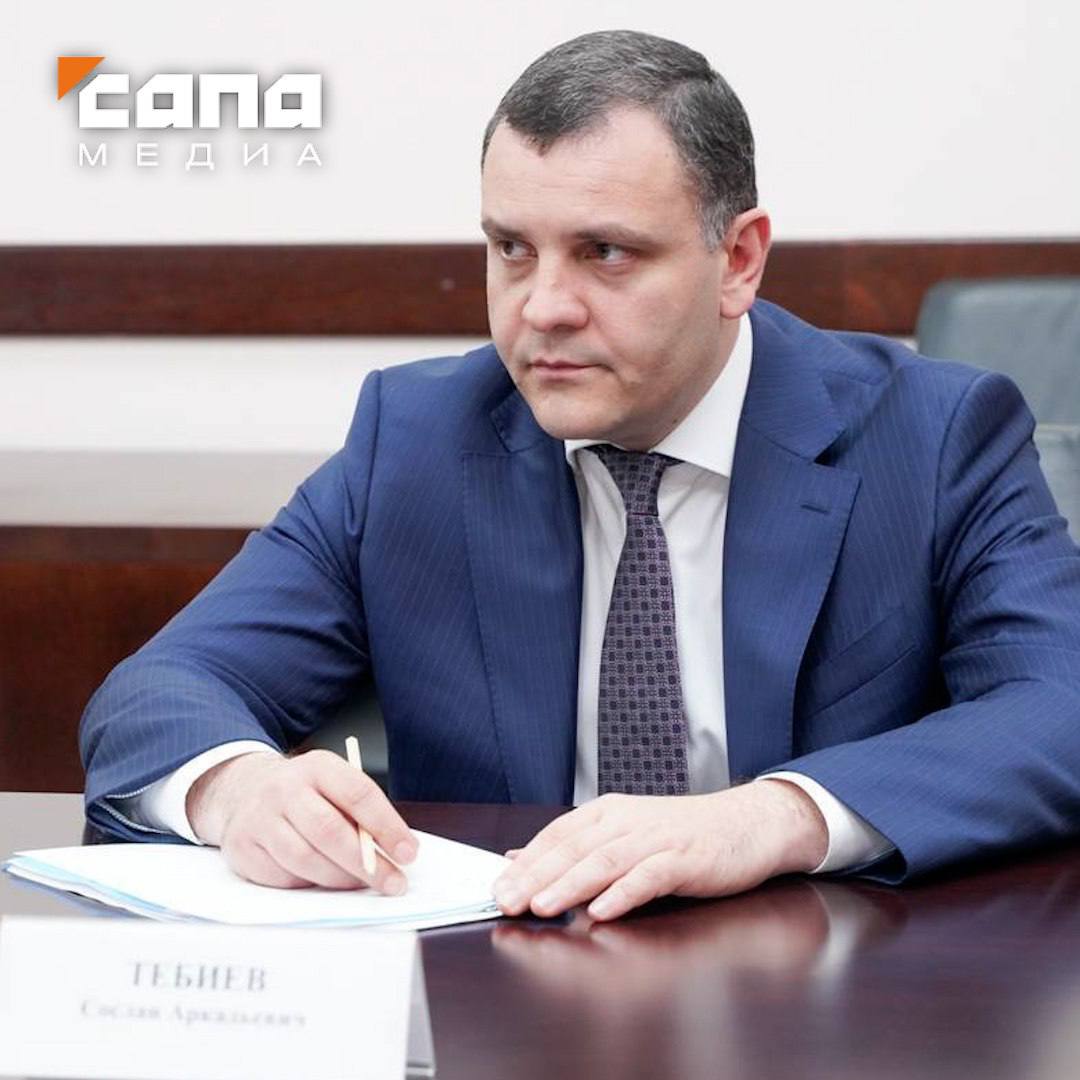 Сослана Тебиева назначили государственным советником главы Северной Осетии Чиновника освободили от должности главы республиканского Минздрава по собственному желанию Соответствующий указ подписал глава республики Сергей Меняйло   Сослан Тебиев был назначен министром здравоохранения Северной Осетии в 2022 году Подписывайся на Сапа 15 Telegram МАХ