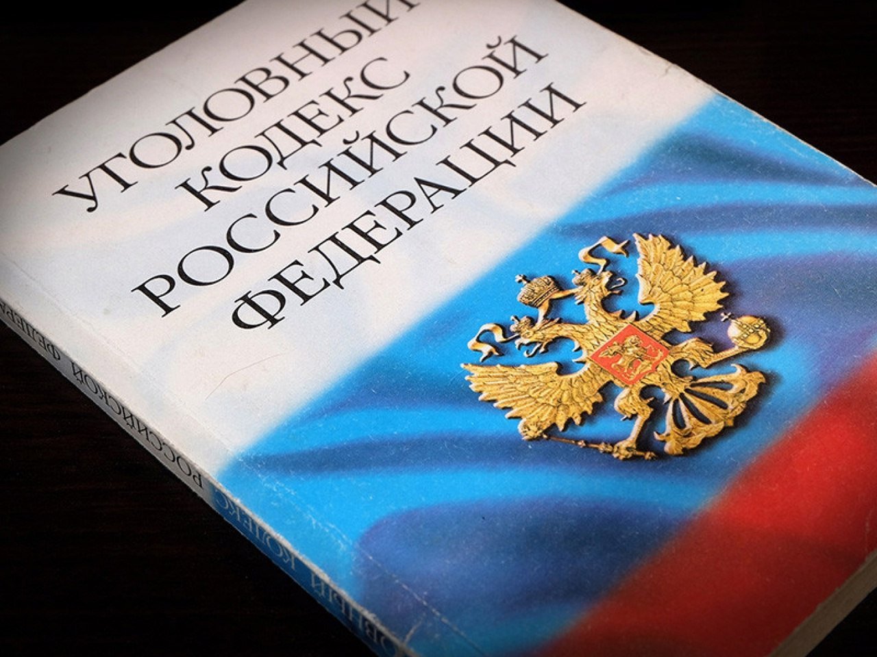 Полицейские в Реутове задержали мужчину, подозреваемого в причинении тяжкого вреда здоровью знакомому  В Дежурную часть отдела полиции по г.о. Реутов МУ МВД России «Балашихинское» из медицинского учреждения поступило сообщение о том, что с телесными повреждениями бригадой скорой помощи доставлен и госпитализирован гражданин 1987 г.р.  Полицейскими предварительно установлено, что у одного из домов, расположенных на улице Советской, между двумя мужчинами в ходе распития спиртных напитков произошёл конфликт, в ходе которого один из них нанес оппоненту ножевые ранения.  В результате оперативно-розыскных мероприятий сотрудниками уголовного розыска задержан подозреваемый в совершении противоправного деяния 1990 г.р.  В отношении злоумышленника следователем Следственного управления МУ МВД возбуждено уголовное дело по ст. 111 УК РФ «Умышленное причинение тяжкого вреда здоровью».   Фигурант задержан в порядке ст. 91 Уголовно-процессуального кодекса Российской Федерации.