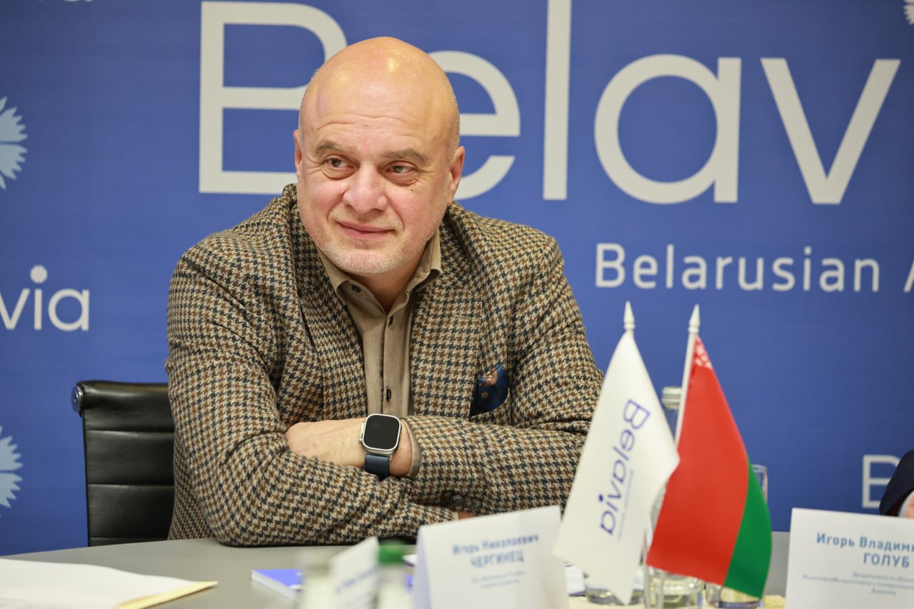 И еще одна новость Белорусский авиаперевозчик возобновляет полеты в Алматы Возобновление прямых рейсов Минск Алматы запланировано в декабре текущего года сообщил генеральный директор Белавиа Игорь Чергинец Благодаря Президенту Правительству Министерству транспорта и коммуникаций Департаменту по авиации мы добились разрешения на возобновление регулярных полетов в Алматы Старт намечен на 18 декабря Планируем выполнять рейсы дважды в неделю   Возвращение Алматы в полетную программу Белавиа долгожданное для пассажиров событие До приостановки рейсов направление пользовалось высоким спросом Намечено что полеты будут выполняться на Боинг 737 800 БЕЛАВИА АВИАПЕРЕВОЗКИ mintransbelarus