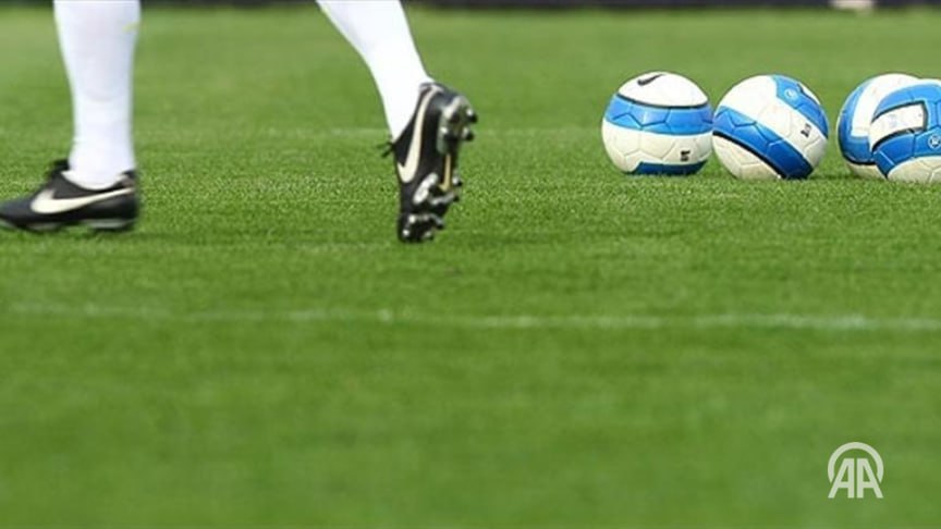 20 клубов получающих наибольший доход в мировом футболе в прошлом сезоне установили рекорд увеличив доход на 11 до 12 4 млрд евро Испанский клуб Реал Мадрид ставший первым клубом достигшим годового дохода в 1 миллиард евро в сезоне 2023 2024 в этом сезоне также получил доход в размере около 1 2 миллиарда евро что на 11 больше чем в прошлом сезоне В списке самых прибыльных клубов сезона второе место заняла еще одна испанская команда Барселона с доходом 974 8 млн евро а третье место немецкий клуб Бавария из Бундеслиги с доходом 860 6 млн евро Подробнее на нашем сайте v aa com tr 3808182 24 7 в сутки с Агентством Анадолу