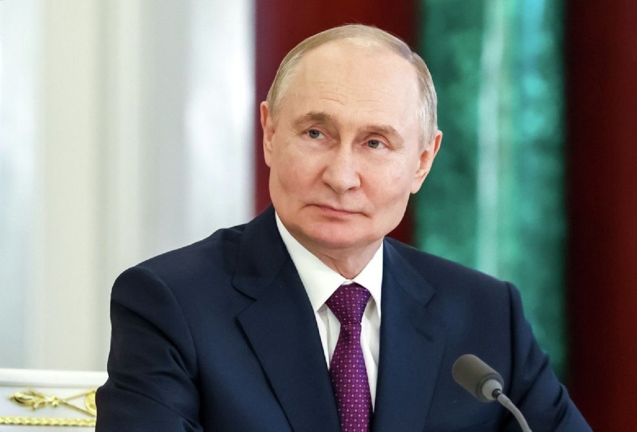 Путину предложили создать план по возрождению природы России ⁠ МОСКВА, 3 июл - РИА Новости. Основатель ассоциации "Народный фермер Запорожской области", заместитель директора ООО "Атаман" из Мелитополя Анастасия Дымура предложила президенту РФ Владимиру Путину разработать и реализовать национальный план по возрождению природы, который включает в себя создание и восстановление защитных лесных полос, что необходимо для сохранения плодородности почв.  В четверг глава государства принял участие в форуме Агентства стратегических инициатив "Сильные идеи для нового времени". Как рассказала выступившая на мероприятии Дымура, ее семья работает на земле около 20 лет и видит, как меняется климат: усиливаются суховеи, высыхают водоемы, выветривается плодородный слой земли и гибнут лесополосы. По ее словам,...  Подробнее>>>