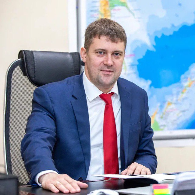 Алексея Колеватых назначили зампредседателя правительства Хабаровского края До марта 2025 года он занимал пост министра строительства Сахалинской области. В новом статусе Алексей Колеватых будет курировать строительство, сферу ЖКХ, управление госохраны объектов культурного наследия и комитет государственного строительного надзора, сообщили в . ——— : Прислать нам новость: