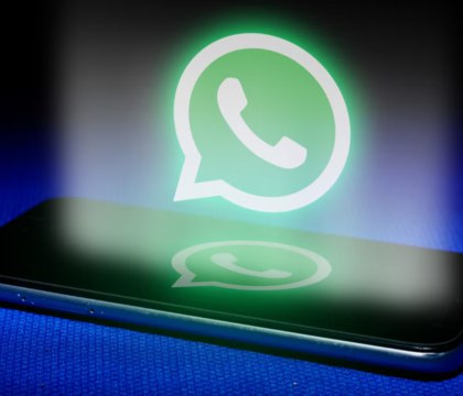 WhatsApp предупреждает россиян о возможной блокировке и рекомендует создать ключ доступа В начале ноября мессенджер WhatsApp по примеру Telegram предложил пользователям из России добавить адрес электронной почты для возможности входа в мессенджер или восстановления аккаунта в обход SMS сообщений Но тогда ни о каких сбоях в самом приложении сообщений не появлялось