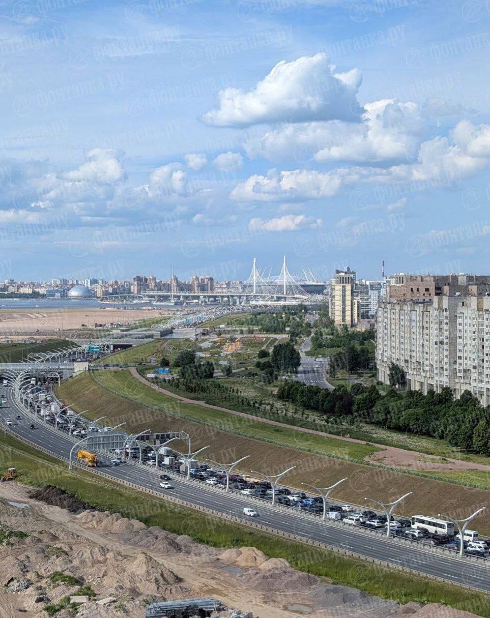 Пробка на ЗСД растянулась почти на 9 километров. Кроме того, автомобилисты сообщают о заторе на Кондратьевском проспекте — движение затруднено от набережной до Богословского кладбища. Подписаться Новости СПБ