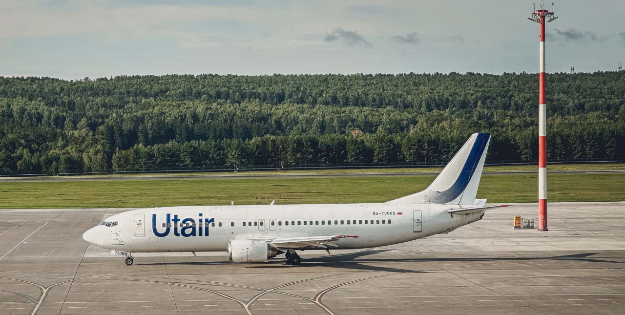 Тюменцы смогут летать в Турцию прямыми рейсами Выполняться рейсы будут раз в неделю по субботам Выполнять полеты будет местная авиакомпания Utair 30 мая состоится первый рейс вылет из Рощино планируется в 05 15 Время в пути составит 5 часов 30 минут в Турции тюменцы окажутся в 10 45 по тюменскому времени По данным туту ру стоимость билета на такой рейс составит 19 812 рублей за место в экономе Вернуться в Тюмень можно будет также по субботам Билеты на первый обратный рейс Стамбул Тюмень на 30 мая продают за 21 854 Собираем чемоданы и на море Прислать новость Подписаться Мы в МАХ