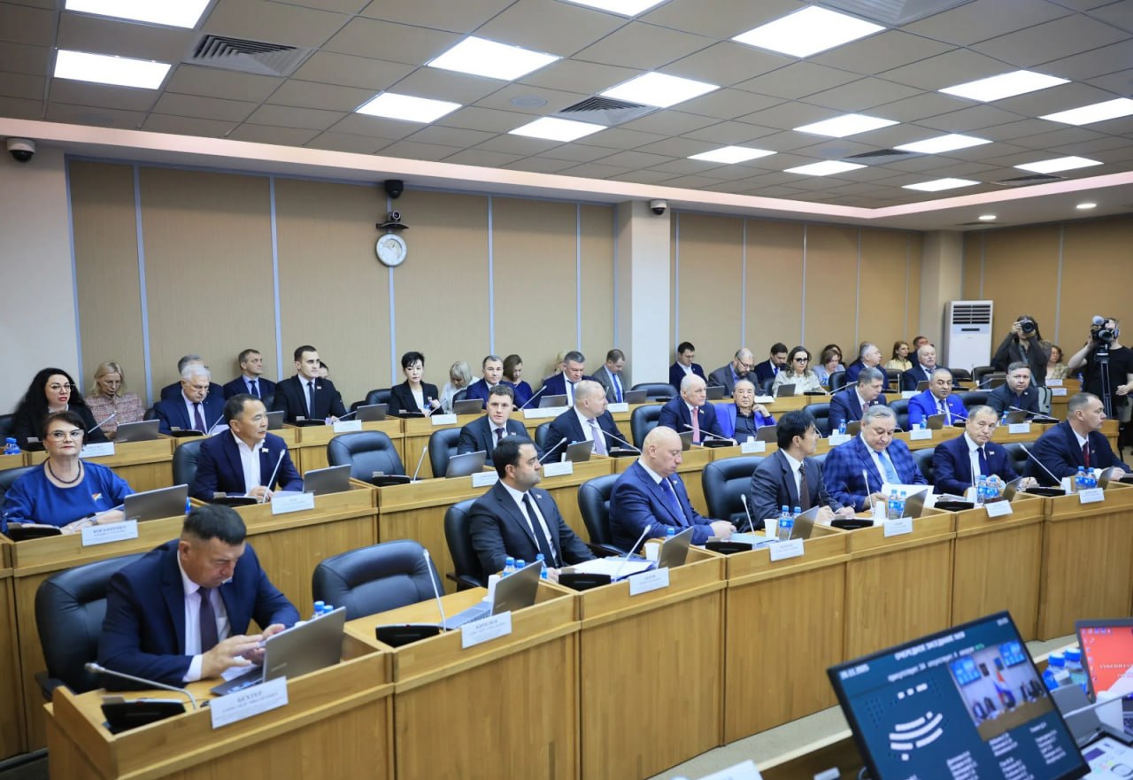 Налоговые каникулы Волошко рассказал о поддержке бизнеса в Приморье Заксобрание Приморья приняло поправки продлевающие и расширяющие налоговые льготы для отдельных категорий бизнеса Изменения внесли в региональные законы О налоге на имущество организаций и Об установлении пониженных налоговых ставок при применении упрощённой системы налогообложения Мы понимаем что сегодня не самые простые времена для бизнеса И правительство региона делает все возможное для того чтобы предпринимательскому сообществу в регионе было комфортно Продление налоговых льгот которое мы сегодня обсуждали это дополнительные возможности для развития деловой среды в крае и привлечения инвестиций отметил председатель Законодательного Собрания приморья Антон Волошко В официальном телеграм канале ЗС ПК на его страницах в Одноклассниках и ВКонтакте депутаты действующего седьмого созыва рассказывают о своей деятельности Посмотреть видео с комментариями народных избранников можно и на RUTUBE vmfareast