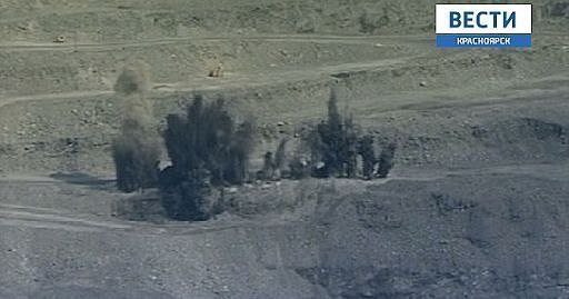 Сегодня в Красноярске прогремят взрывы на месторождении «Торгашинское»  Жителей города просят сохранять спокойствие. С 12 часов дня до 17:00 проводятся работы по отделению скальных горных пород от массива. Радиус опасной зоны составляет 550 метров. Напомним, что предвещают взрывы звуковые сигналы. Первый - «предупредительный» - один сигнал сиреной подается при вводе опасной зоны. Второй - «боевой» - два продолжительных сигнала сиреной перед взрывом. И третий - «отбой» - три коротких сигнала после окончания работ.