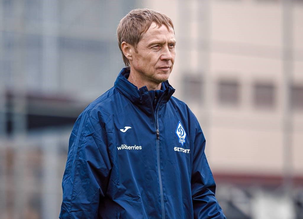 Махачкалинское Динамо объявило о кадровых изменениях в тренерском штабе Старшим тренером команды стал Ильшат Файзуллин сменивший Горана Алексича Файзуллин ранее помогал недавно назначенному главным тренером Динамо Вадиму Евсееву в ряде российских клубов Также махачкалинский клуб пригласил в себе тренера вратарей Владимира Малышева из Белоруссии