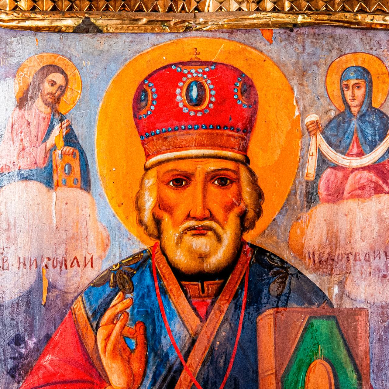 В РПЦ предложили отменить Деда Мороза Священнослужители призвали не рассказывать детям о главном новогоднем персонаже вместо него советуют говорить о Николае Чудотворце святом который по словам священника Лукьянова совершает чудеса и может одарить ребёнка   традиции должны быть правильными Деду хоть кто нибудь сказал НМШ