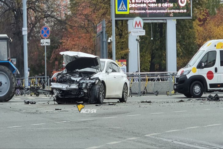 Человек вылетел из машины на площади Ленина после ДТП рано утром в Новосибирске  Мужчину вышвырнуло из машины и отбросило на край проезжей части после ДТП на полупустом Красном проспекте.  Жуткое ДТП произошло около 7 утра в Новосибирске. Подробнее...  #ПРОИСШЕСТВИЯ