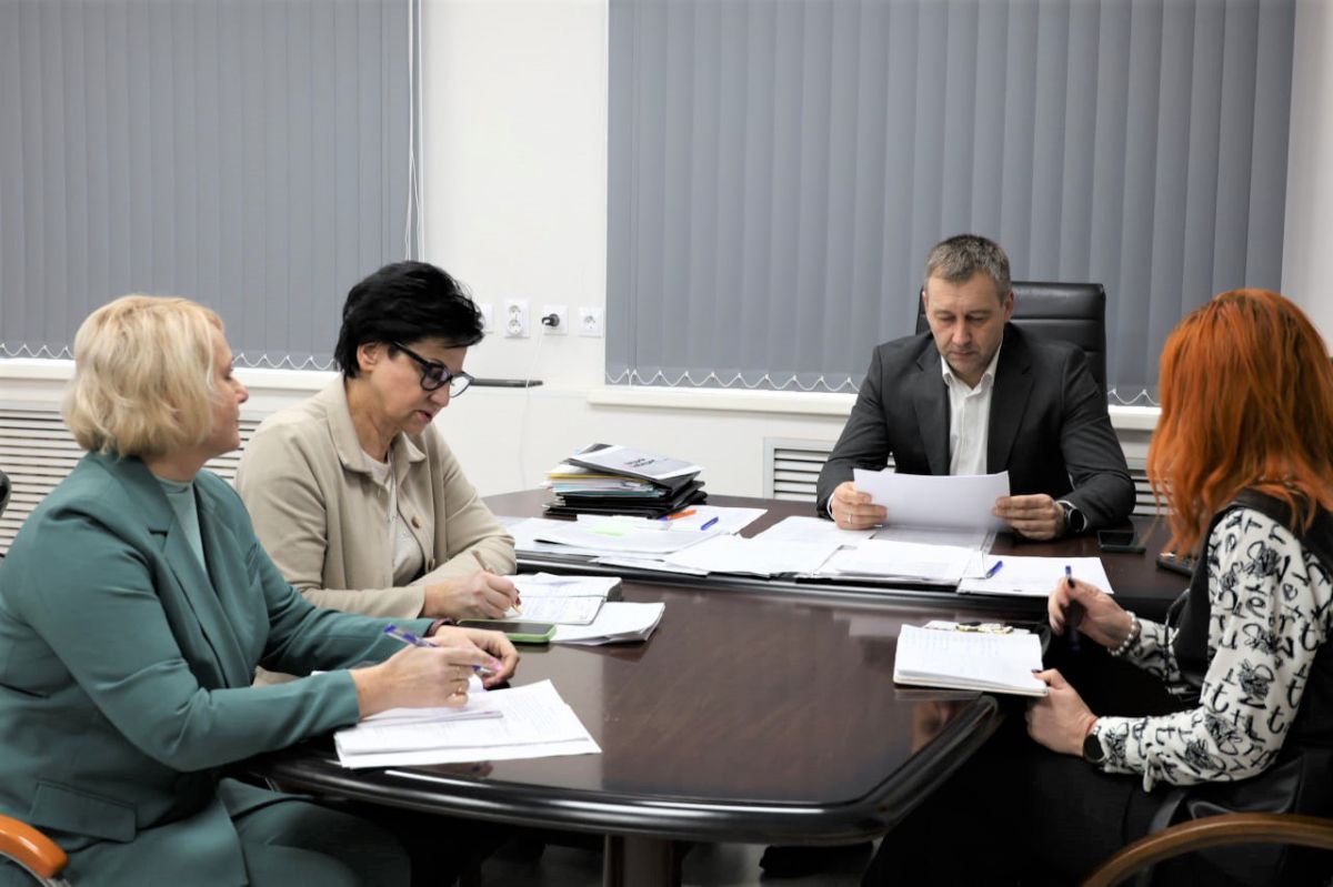 В Алексине прошла рабочая встреча главы администрации с руководителем физкультурно оздоровительного комплекса Победа newstula ru fn 1759589 html Глава администрации МО город Алексин Павел Федоров провел рабочую встречу с руководителем физкультурно оздоровительного комплекса Победа Светланой Задорожной Прислать новость Подписаться Мы в MAX