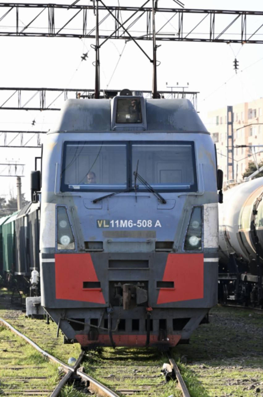 Транзит российского зерна через Азербайджан в Армению продолжается Со станции Баладжары отправлен грузовой поезд из 25 вагонов с российским зерном следующим транзитом через Азербайджан в Армения Общий объём партии составил 1 746 тонн Далее состав проследует через Грузия и прибудет на станцию Даларик Всего на сегодняшний день из Россия в Армению транзитом через территорию Азербайджана уже перевезено 285 вагонов зерна общим объёмом 19 900 тонн Подпишись на BR Times