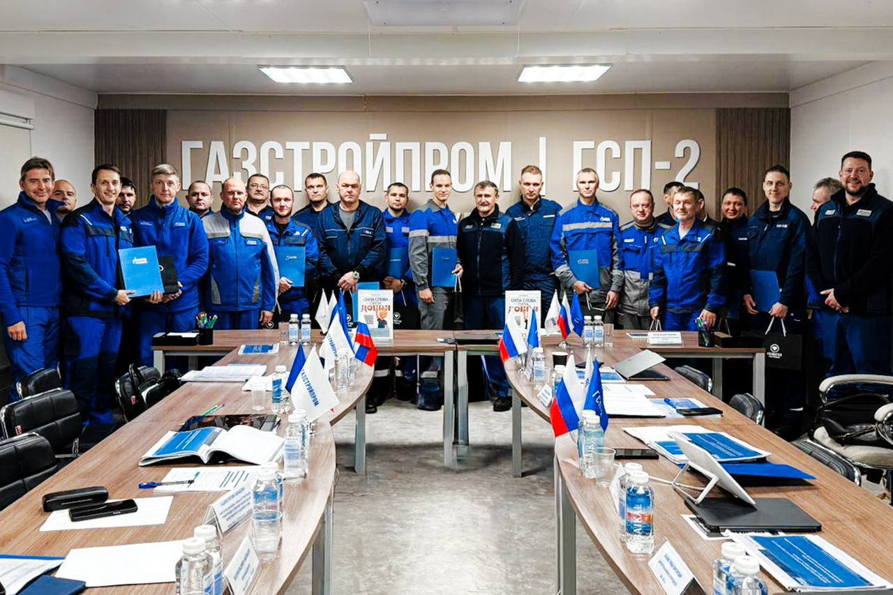 На Ямале отметили лучших На Харасавэйском месторождении наградили передовиков производства В ноябре 17 человек в числе которых сотрудники Газстройпрома ГСП 2 ГСП 4 ГСП ГСМ и ГСП Оргэнергогаз получили благодарственные письма и памятные сувениры Награждение состоялось во время визита руководства стройкомплекса Газпрома на объекты Ямальского центра газодобычи Поздравляем коллег стоящих в авангарде газовых строек gspromru