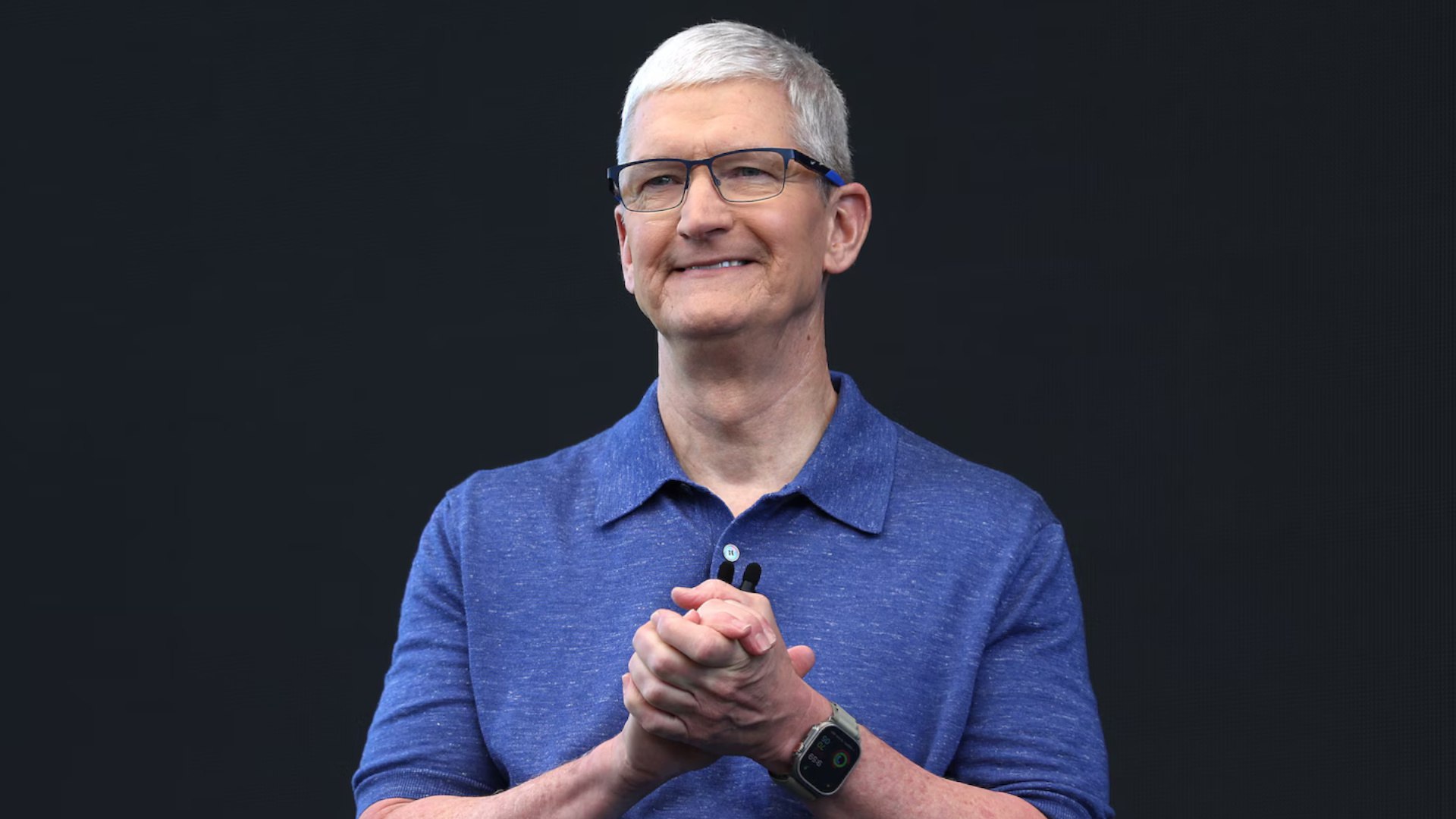 Тим Кук может уйти с поста CEO Apple уже этой зимой Совет директоров компании ускорил процедуру передачи управления в преддверии ухода Тима Кука с поста генерального директора сообщает Financial Times По данным издания преемник будет объявлен в конце января после того как Apple закроет финансовый отчёт за самый прибыльный рождественский квартал Ранее кресло Тима Кука пророчили операционному директору компании Джеффу Уильямсу но он отработал вчера последний день в Apple и ушёл на пенсию Теперь главным кандидатом на пост CEO стал Джон Тернус старший вице президент Apple по аппаратному обеспечению Чем он знаменит и какие проблемы Тернусу придётся решать после ухода Тима Кука читайте в нашем лонгриде Автор Павел Урлапов