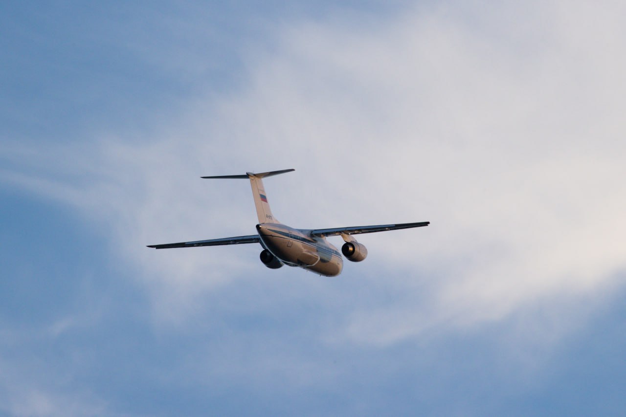 Субсидируемое авиасообщение после вмешательства прокуратуры возобновлено в Якутии Восточно Сибирская транспортная прокуратура по поручению Генпрокуратуры РФ провела проверку доступности транспортных услуг в северных регионах страны В ходе проверки выяснилось что с сентября текущего года в Якутии приостановлены субсидируемые авиаперевозки по 23 социально значимым маршрутам из за исчерпания бюджетных лимитов Подробнее о том как в республике возобновили субсидирование авиаперевозок читайте по ссылке Фото Александр Щербак ТАСС yk24 ru в MAX Telegram ВК VK Видео