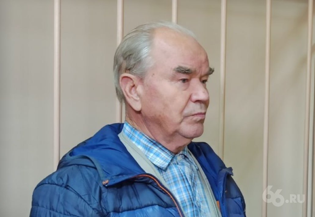 ⏳ Осужденный по делу о педофилии 87-летний тренер вышел на свободу  У Николая Ражева завершился срок заключения в колонии, сообщил источник  .RU. В 2023 году его приговорили к двум годам лишения свободы.  Заявление на заслуженного мастера спорта СССР в феврале 2021 года написала семья 10-летней девочки, которая, вопреки желанию ее матери, пришла на тренировку.  «Ее мама хотела, чтобы она занималась плаванием. Но девочка пришла к ним в зал во время тренировки, стала хватать ракетки, мешать заниматься. Тренер ее выгнал, сказал без справки от врача и разрешения от матери не приходить. Она обиделась. Но никому ничего не сказала», — рассказывала нам ранее адвокат тренера Елена Афанасьева.  В заявлении на Ражева говорилось, что тренер «погладил девочку, не снимая одежды». Обвинение построили только на показаниях несовершеннолетней. Сторона защиты уверена, что тренера оговорили.    Новости из Екатеринбурга