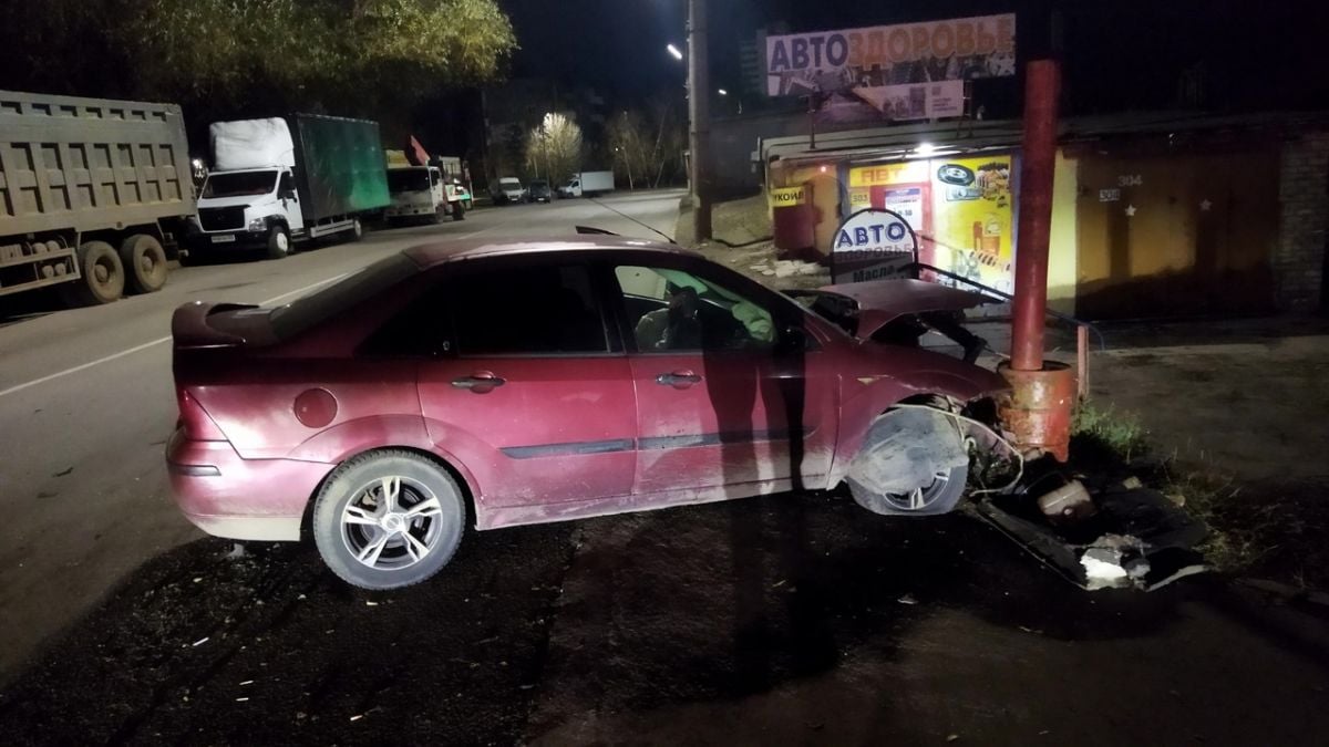 Пострадавший в пьяном ДТП пассажир удрал из больницы     В три часа ночи пьяный мужчина врезался на «Форд Фокусе» в металлический столб. В салоне машины находился пассажир, он позже устроил побег из больницы.  ↗  Прислать новость   Подписаться