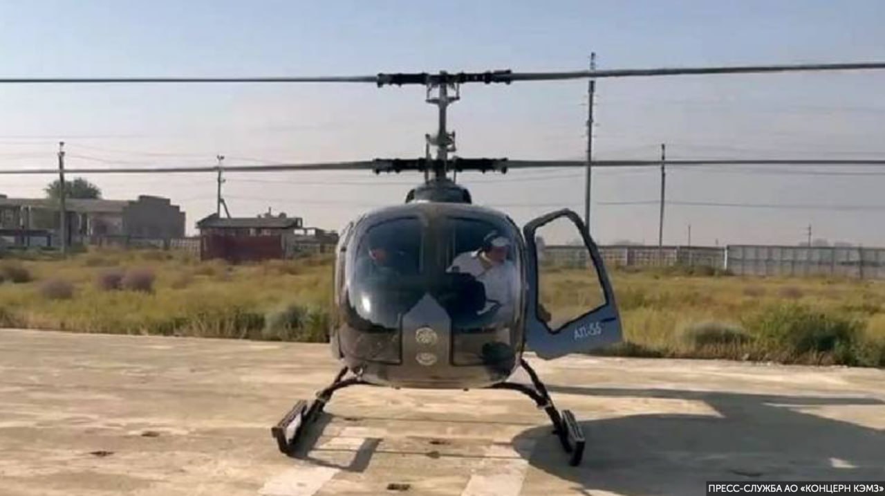 Завершился первый этап испытаний отечественного вертолёта АП 55 Кизлярский электромеханический завод АО Концерн КЭМЗ специализирующийся на разработке и производстве вертолётов и авиационного оборудования сообщил о проведении первого подлёта пятиместного отечественного вертолёта АП 55 с соосной схемой несущих винтов передаёт портал Авиация России По данным пресс службы КЭМЗ испытания прошли в штатном режиме все системы функционировали без замечаний Также отмечается что машина показала стабильность управления и предсказуемое поведение в воздухе при подлёте Монокль главное о русском бизнесе и не только Подписаться