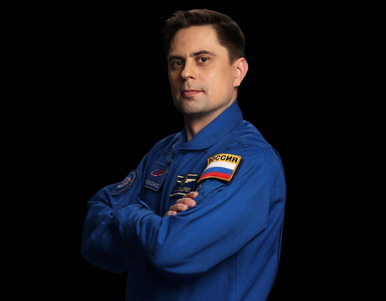 Выпускник краснодарского авиаучилища готов к полету на МКС Специальная комиссия подтвердила готовность космонавта Роскосмоса Андрея Федяева к выполнению космического полёта в составе экипажа Crew 12 на американском корабле Crew Dragon Экспедиция космонавта пройдёт в рамках соглашения о перекрёстных полётах подписанного Госкорпорацией Роскосмос и NASA Отметим что Федяев родился в Свердловской области но в 2004 году он окончил Краснодарский военный авиационный институт и получил квалификацию инженер пилот Телеканал Краснодар в MAX