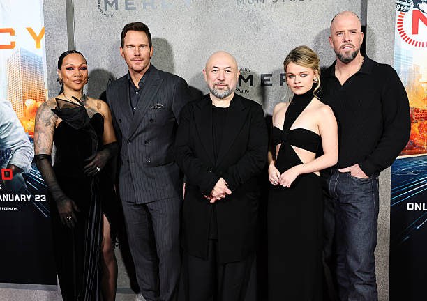 Фильм Милосердие режиссёра Тимура Бекмамбетова обошёл в прокате США Аватар Пламя и пепел Джеймса Кэмерона в минувшие выходные несмотря на бушующую в стране снежную бурю и закрытие кинотеатров пишет Variety Сообщается что фильм российского режиссёра главную роль в котором исполнил Крис Пратт собрал 11 2 млн в свой североамериканский дебют