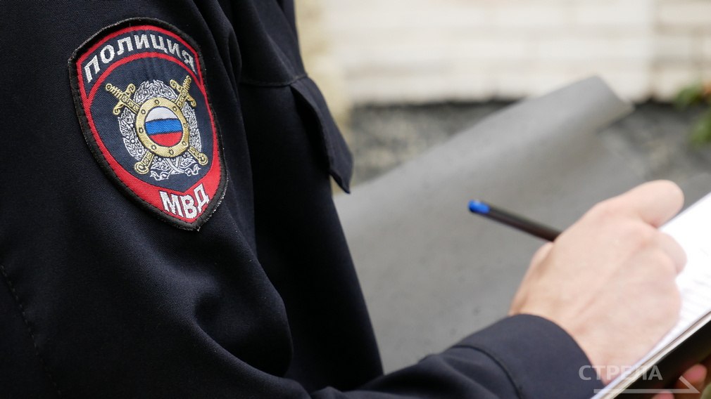 В Брянской области как и во всей России сотрудникам правоохранительных органов могут предоставить доступ к персональным данным бывших заключенных Таким образом их полномочия будут расширены Полицейским могут позволить использовать в том числе данные операторов систем фото видеофиксации и распознавания лиц Соответствующий законодательный проект был внесен в Госдуму сегодня 20 ноября Документ разработан с целью организации выполнения функций а также задач которые возложены на органы внутренних дел по розыску или же установлению местонахождения лиц Фото РИА Стрела